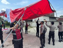 Polisi dan Brimob Dirikan Tenda Pengungsian Pasca Gempa Poso