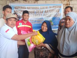 Koperasi Kayuboko Bagikan Ratusan Sembako untuk Warga Desa