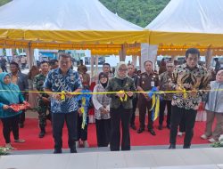 Wamen Koperasi Resmikan Pasar Tematik Dorong Ekonomi Parigi Moutong