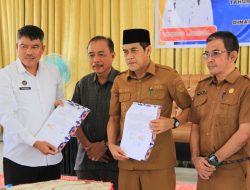 Pemkab Parigi Moutong Serahkan Bantuan Perumahan Pascabencana Torue