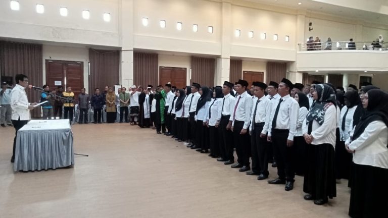 Bupati Parigi Moutong Lantik Kepala Satuan Pendidikan Definitif Secara Serentak