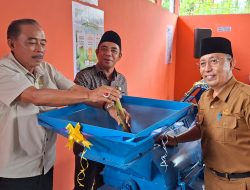 Pemkab Parigi Moutong Serahkan TPS3R dan Tangki Septik