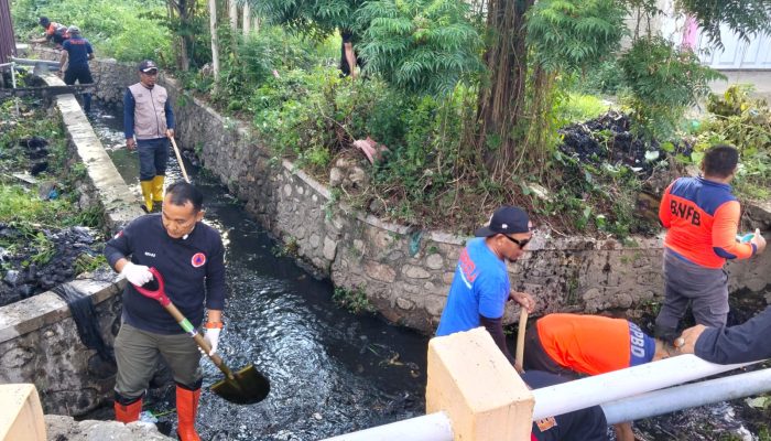 Kolaborasi Warga Bantaya dan OPD Bersihkan Sungai Cegah Ancaman Banjir