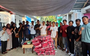 Ketua Fraksi Gerindra DPRD Parimo, Salurkan Jaket Pelampung Bagi Nelayan Parigi Tengah