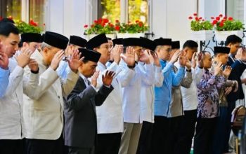 Prabowo Salat Iduladha di Paris Bersama Diaspora Indonesia Muslim