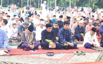 Bupati Erwin Burase Salat Iduladha Bersama Ribuan Warga Parigi
