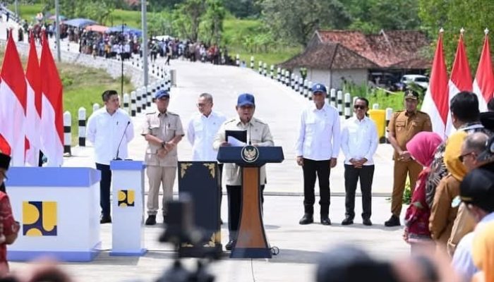 Prabowo Resmikan Ribuan Kilometer Jalan Perkuat Konektivitas Nasional Indonesia