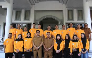 Erwin Burase Lepas Calon Mahasiswa Poltekkesos Studi Bandung