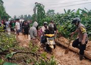 Banjir Terjang Kasimbar, Jalur Trans Sulawesi Tertutup Longsoran