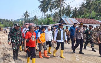 Bupati Parimo Turun Langsung Tangani Dampak Banjir Bandang Avolua