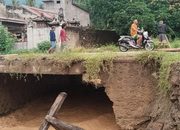 Arus Banjir Rusak Jembatan Trans Sulawesi Kasimbar