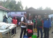 Bupati Erwin Salurkan Bantuan Korban Banjir Bandang Avolua