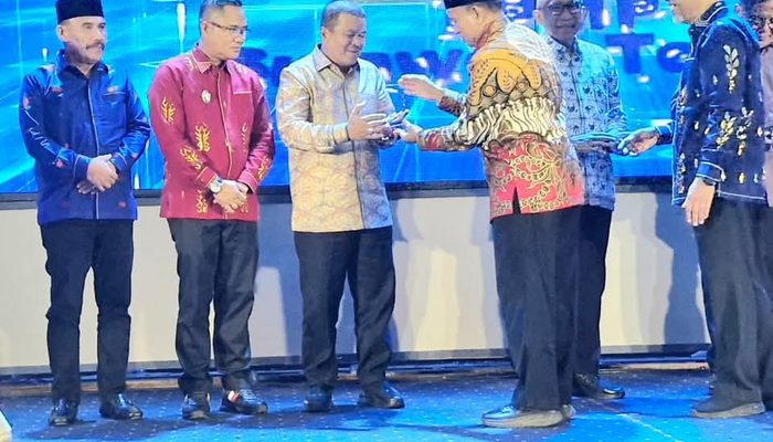 Parimo Raih Dua Penghargaan Pendidikan Anugerah Bage Nggabelo