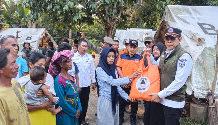Bupati Erwin Tinjau Korban Banjir, Siapkan Hunian Permanen
