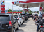 Antrean Panjang Pada SPBU Kampal Buat Kepanikan Warga